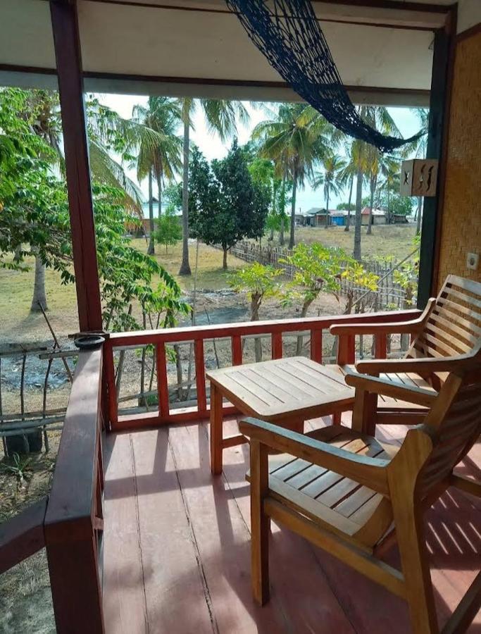 Why Not Bar And Bungalows #2 Pemenang Exterior photo