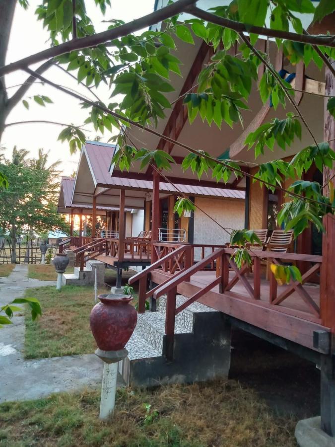 Why Not Bar And Bungalows #2 Pemenang Exterior photo
